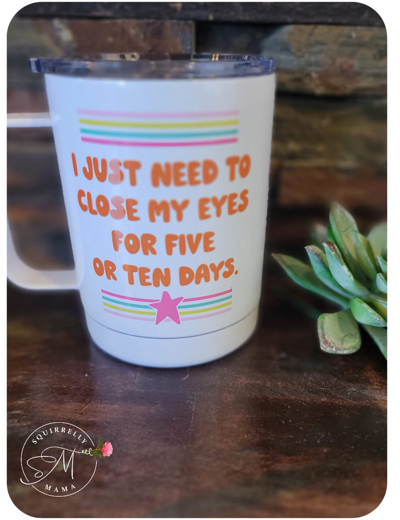 Close My Eyes Funny Mom Travel Cup With Handle
